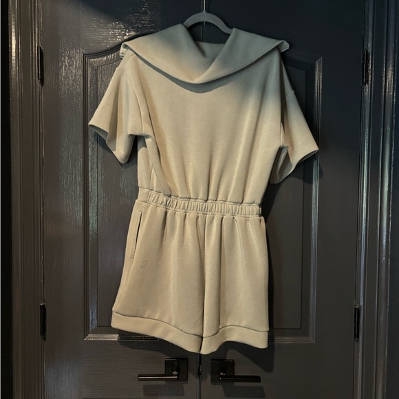 Beige Short Sleeve Zip-Up Romper - Picture 3 of 3